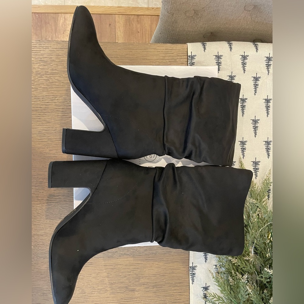 NIB Chinese Laundry black healed suede slouch boots.